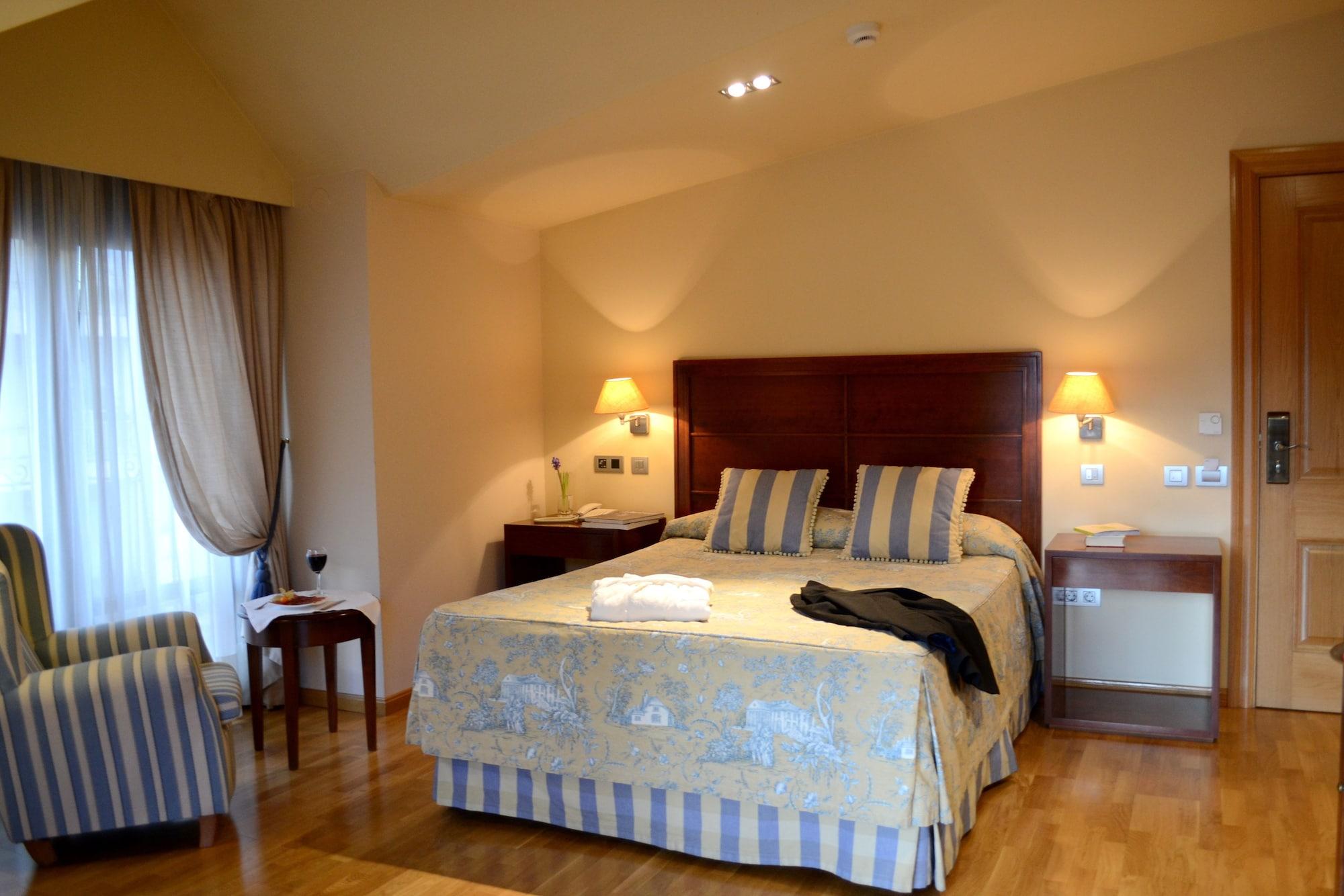 Hotel Villa Virginia Sabiñánigo Esterno foto