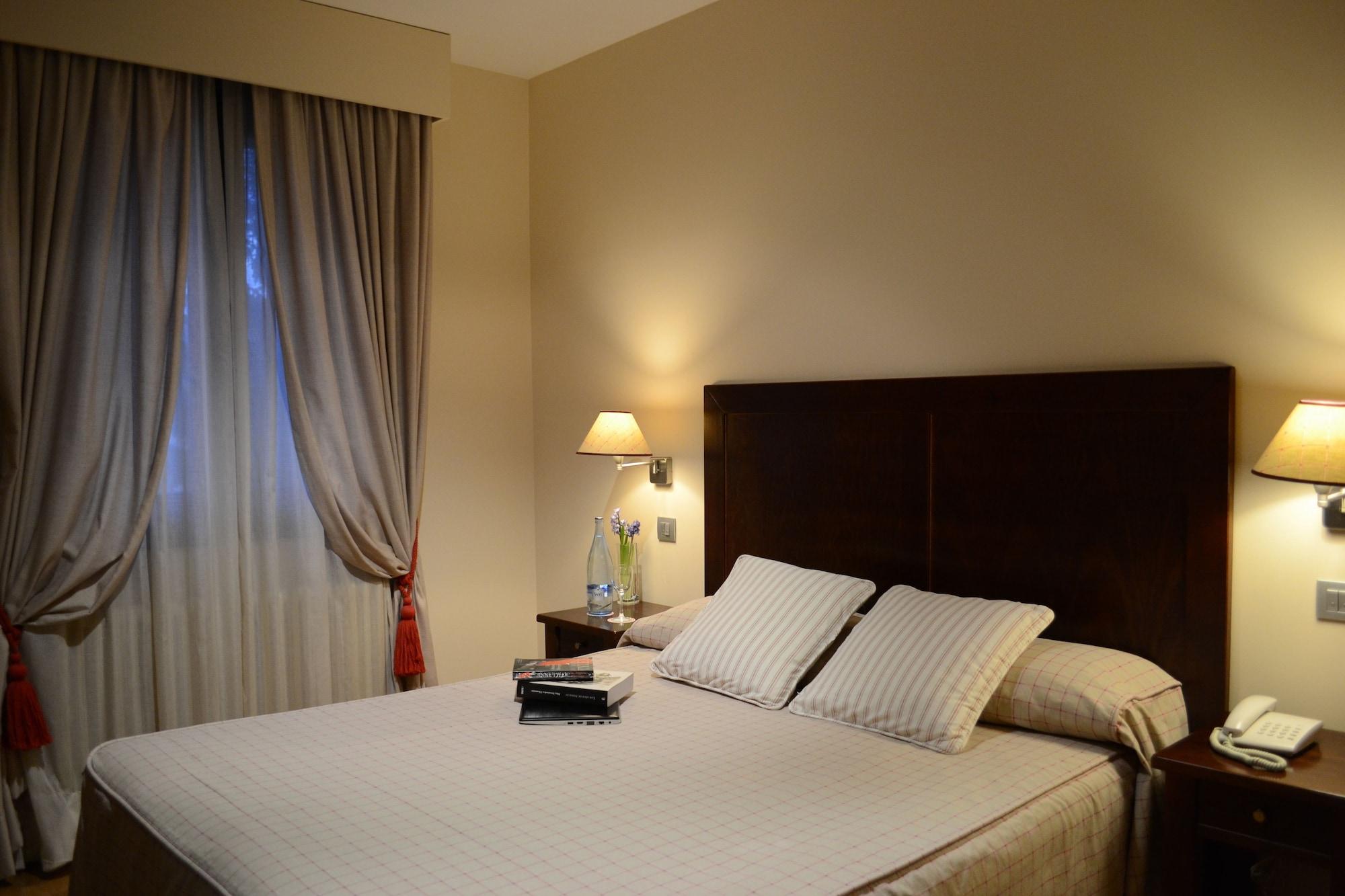 Hotel Villa Virginia Sabiñánigo Esterno foto