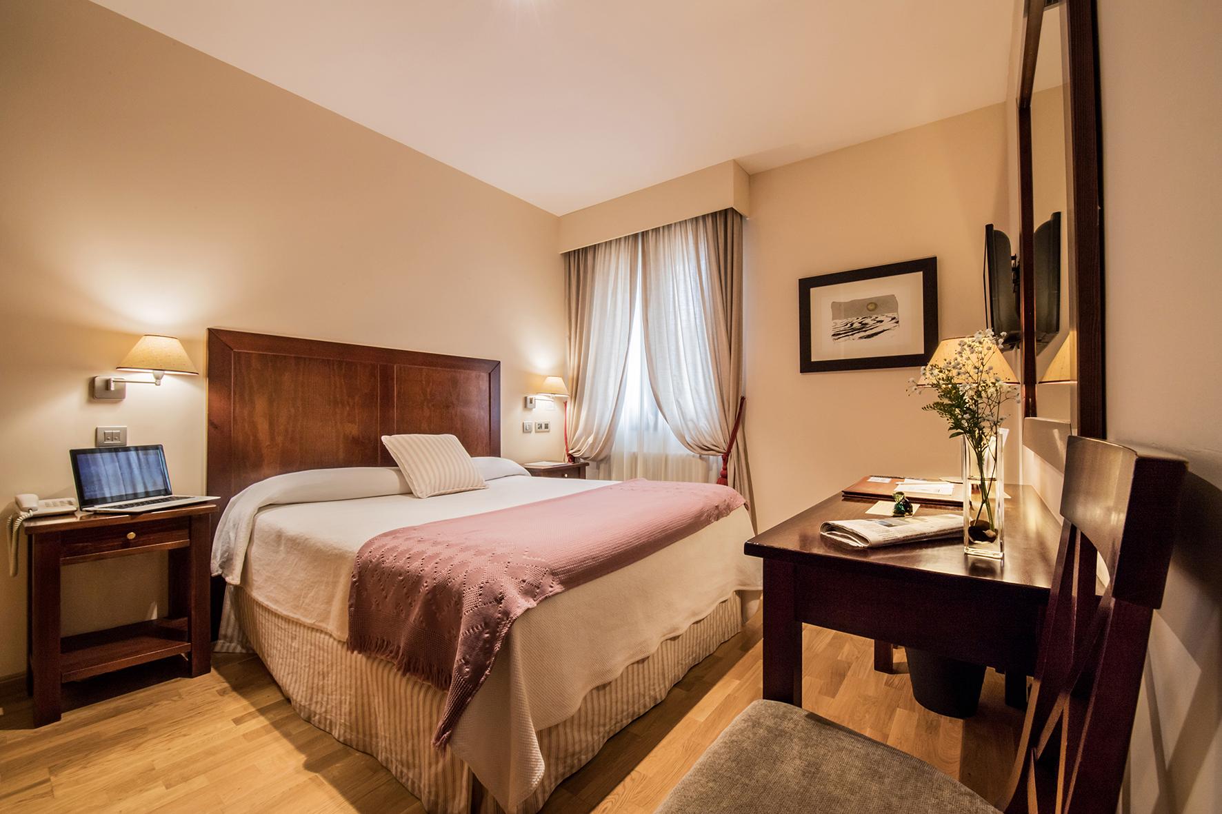Hotel Villa Virginia Sabiñánigo Esterno foto