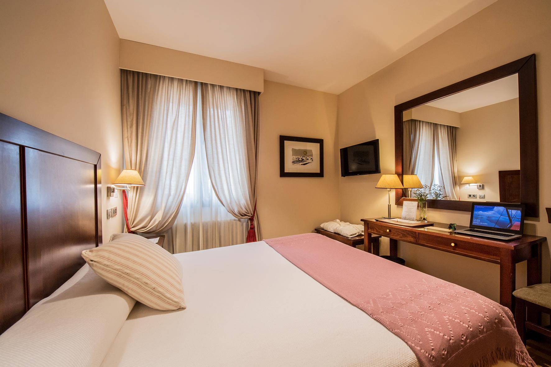 Hotel Villa Virginia Sabiñánigo Esterno foto