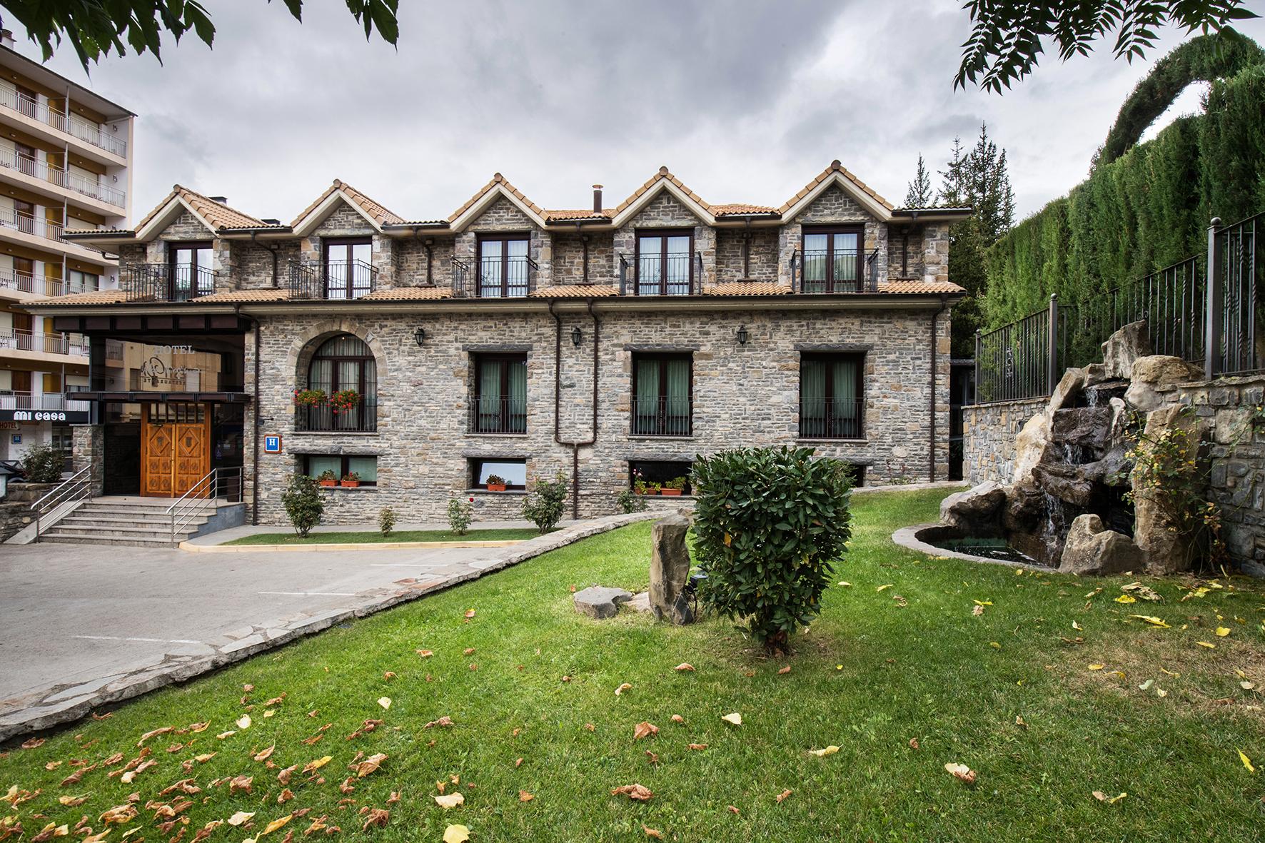 Hotel Villa Virginia Sabiñánigo Esterno foto