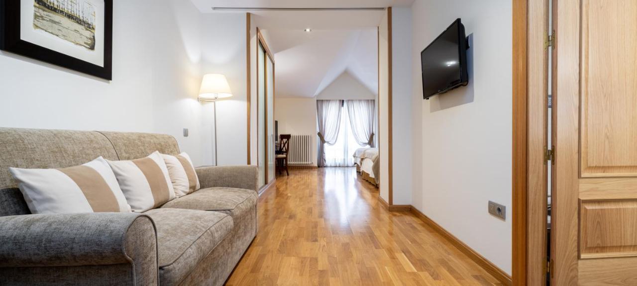 Hotel Villa Virginia Sabiñánigo Esterno foto