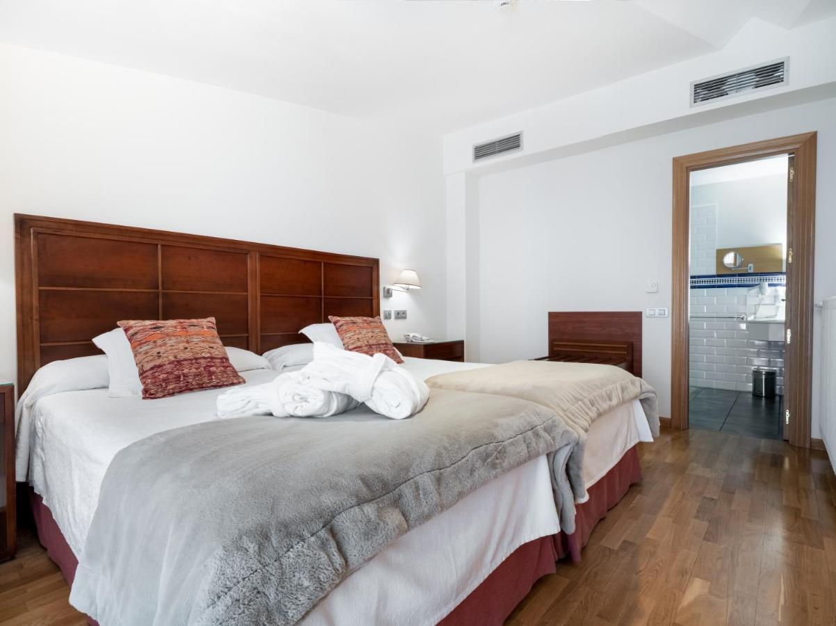 Hotel Villa Virginia Sabiñánigo Esterno foto