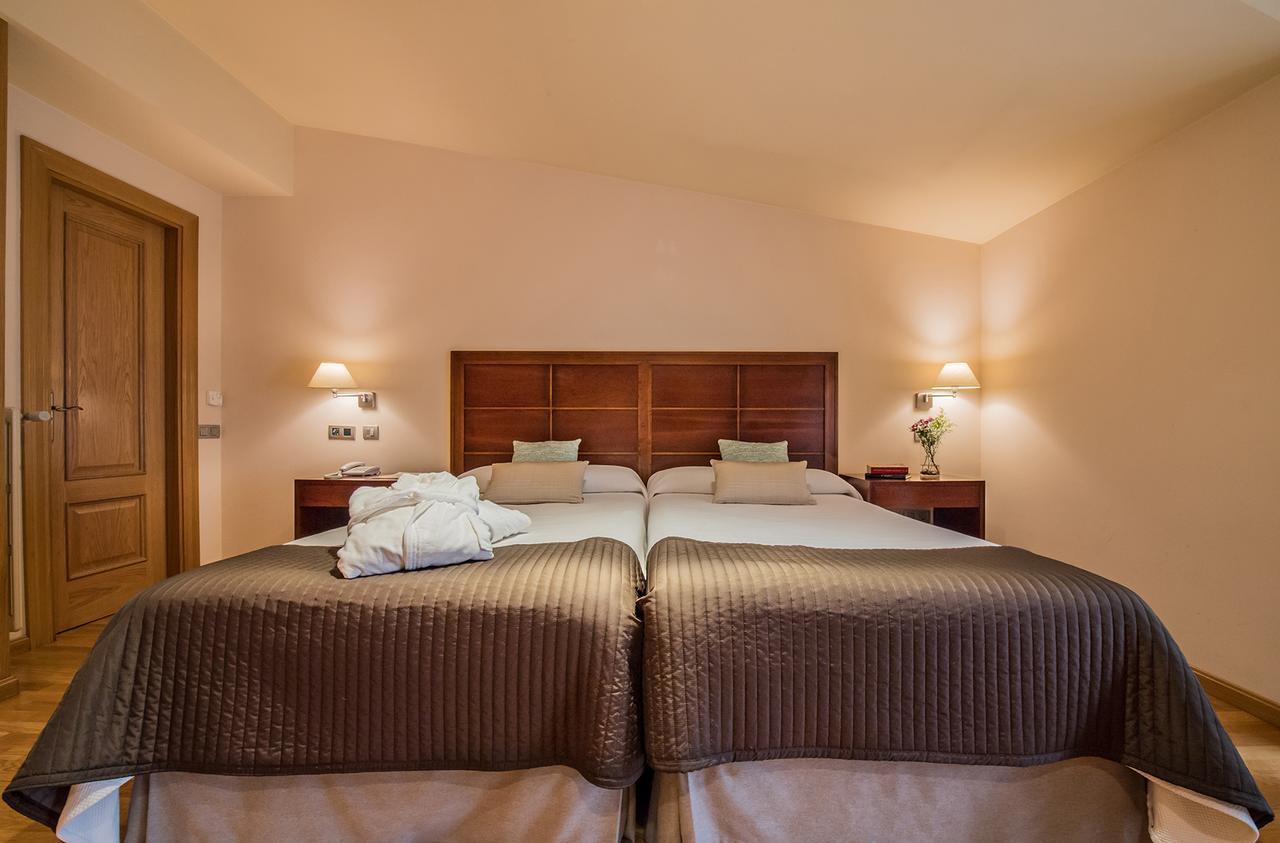 Hotel Villa Virginia Sabiñánigo Esterno foto